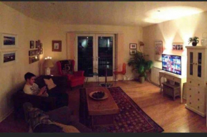 Lovely well kept 2 bedroom west end flat.